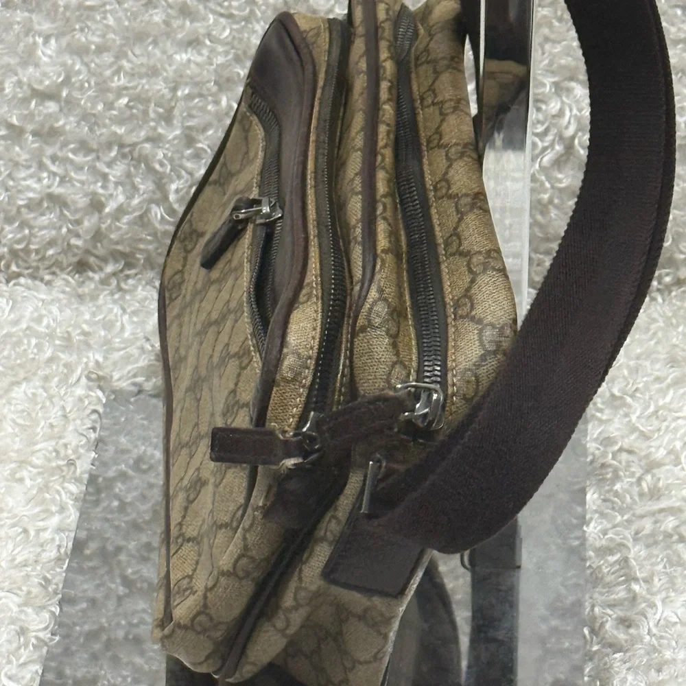 Gucci GG Supreme Crossbody Bag - Picture 4 of 16